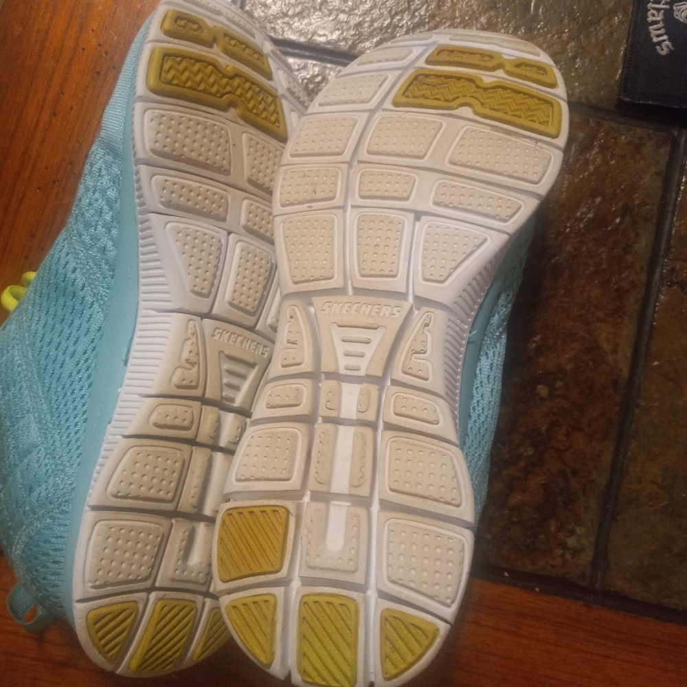 Skechers memory foam sneaker size 6 - Picture 4 of 9